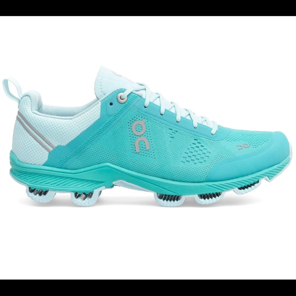 Womens ON CloudSurfer size 9